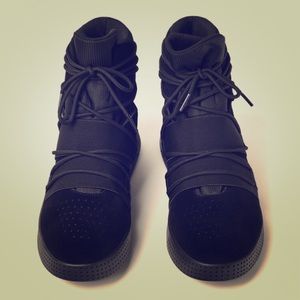 Black leather hightop sneakers size 9
